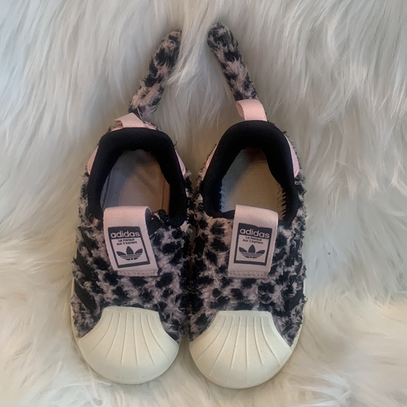 Adidas Toddler/ Sneaker/ Slip On - Picture 2 of 5